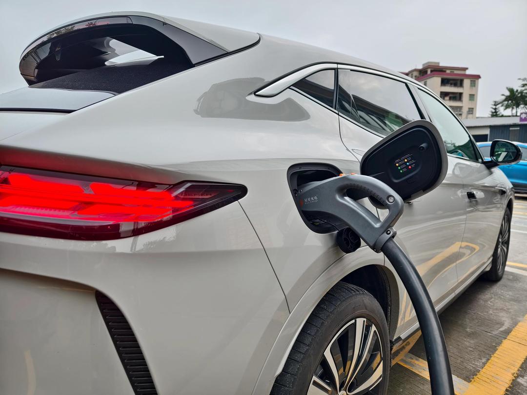 比亚迪第二代闪充北京实测：无“虚标”，充满最快9分42秒