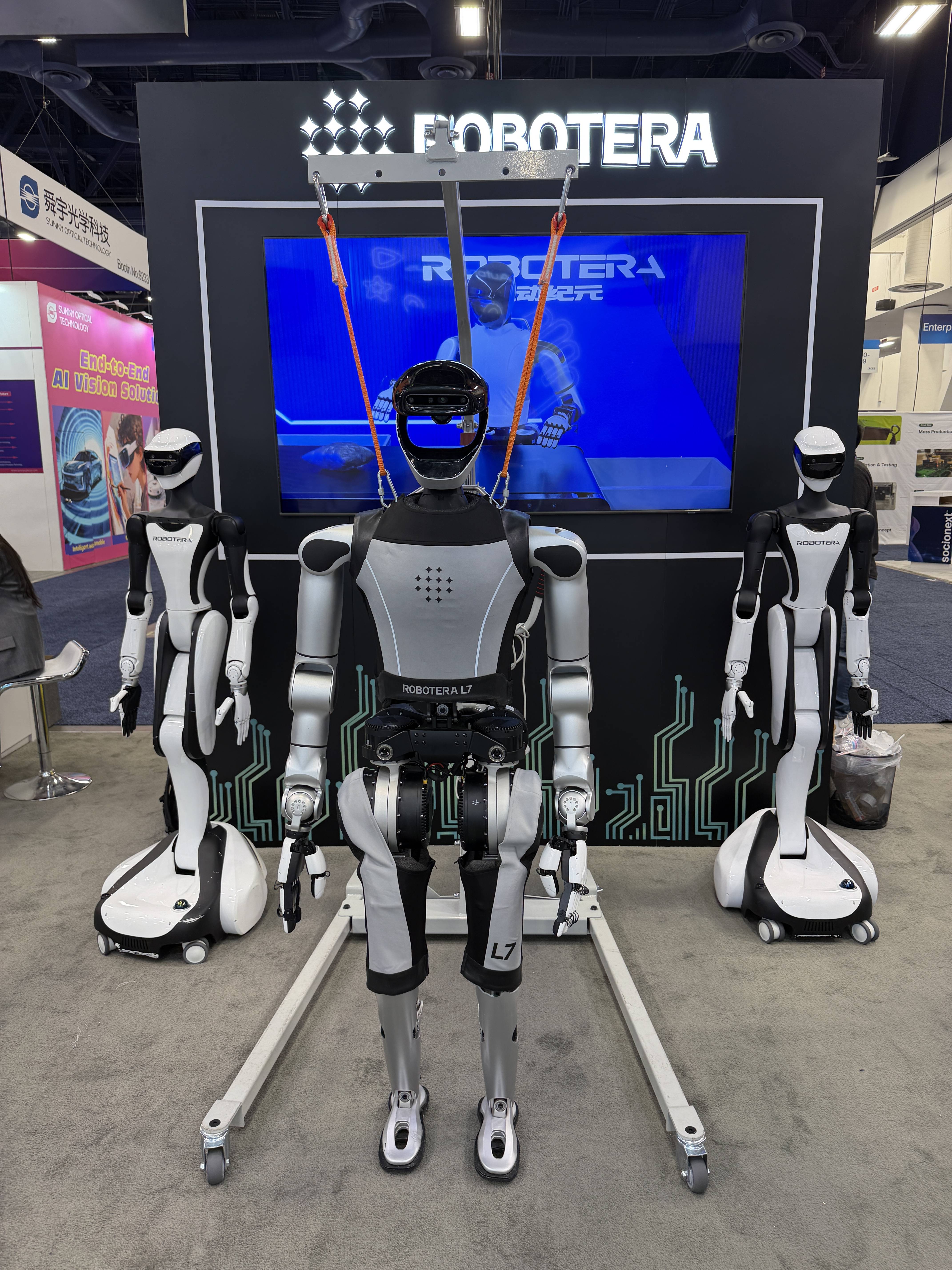 智元机器人联合清华大学、麦吉尔大学 为具身智能落地复杂现实环境打造关键 “数字试验场”