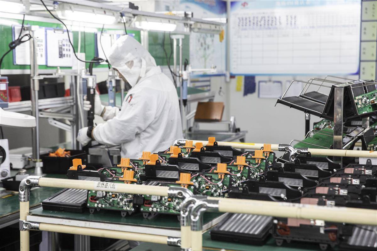 慕思股份获得外观设计专利授权：“床架（BHA1-089）”