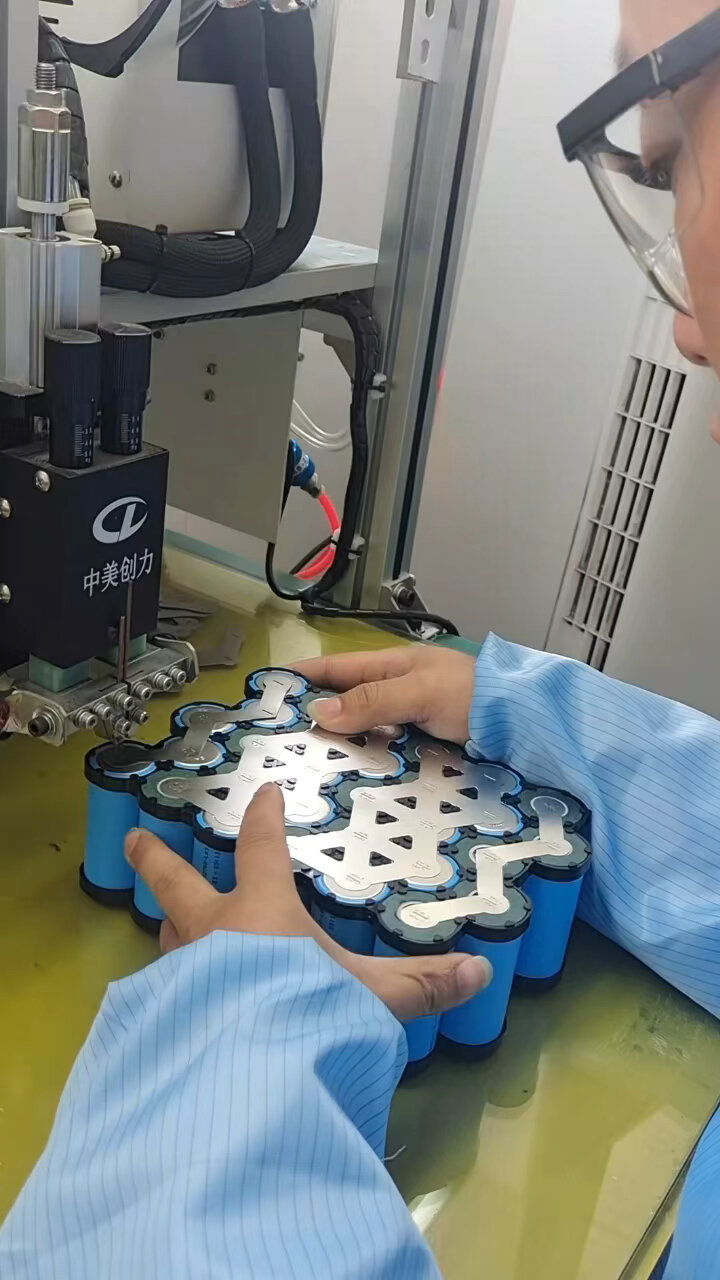 利元亨获得实用新型专利授权：“一种电芯旋转焊接定位机构及焊接装置”