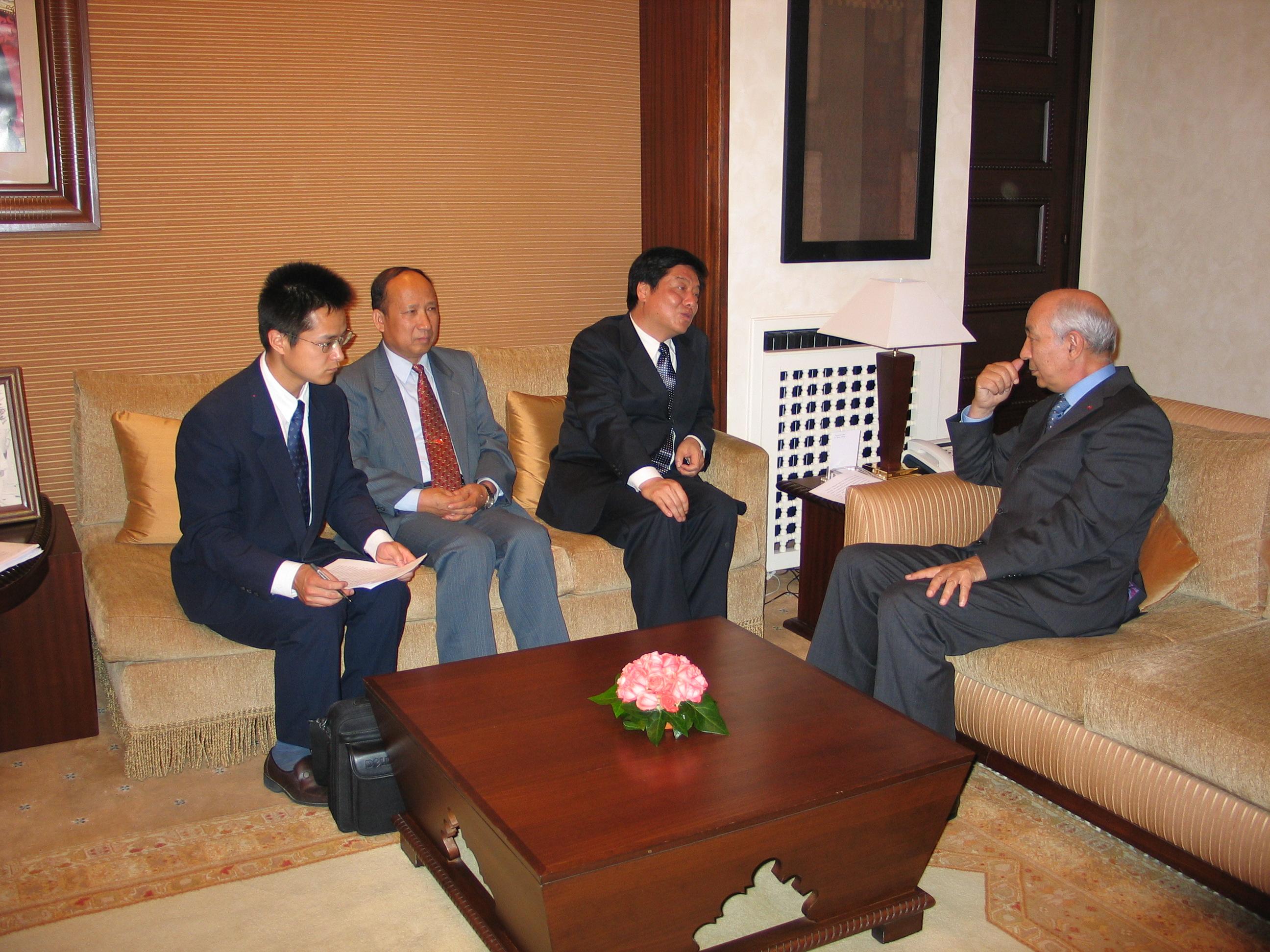 商务部副部长兼国际贸易谈判副代表凌激会见阿联酋阿尔富泰姆集团首席执行官奥马尔·阿尔富泰姆