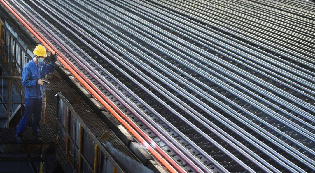 华菱钢铁：公司在披露年度报告时会同步披露当年度利润分配预案