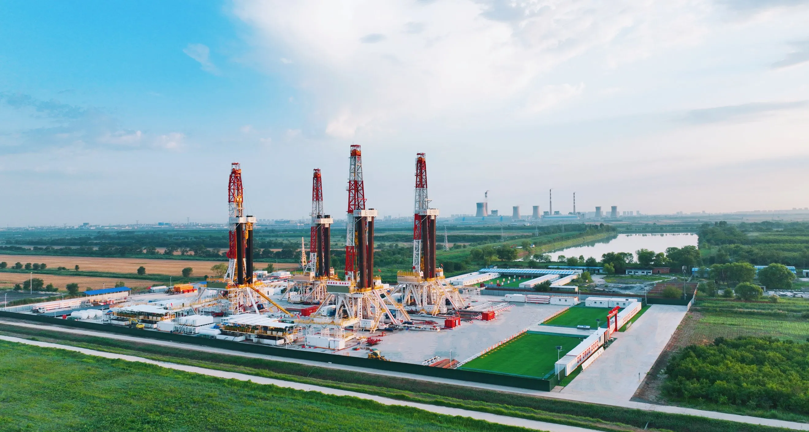 中国海油：2025年归母净利达1221亿元，油气储量产量再创新高