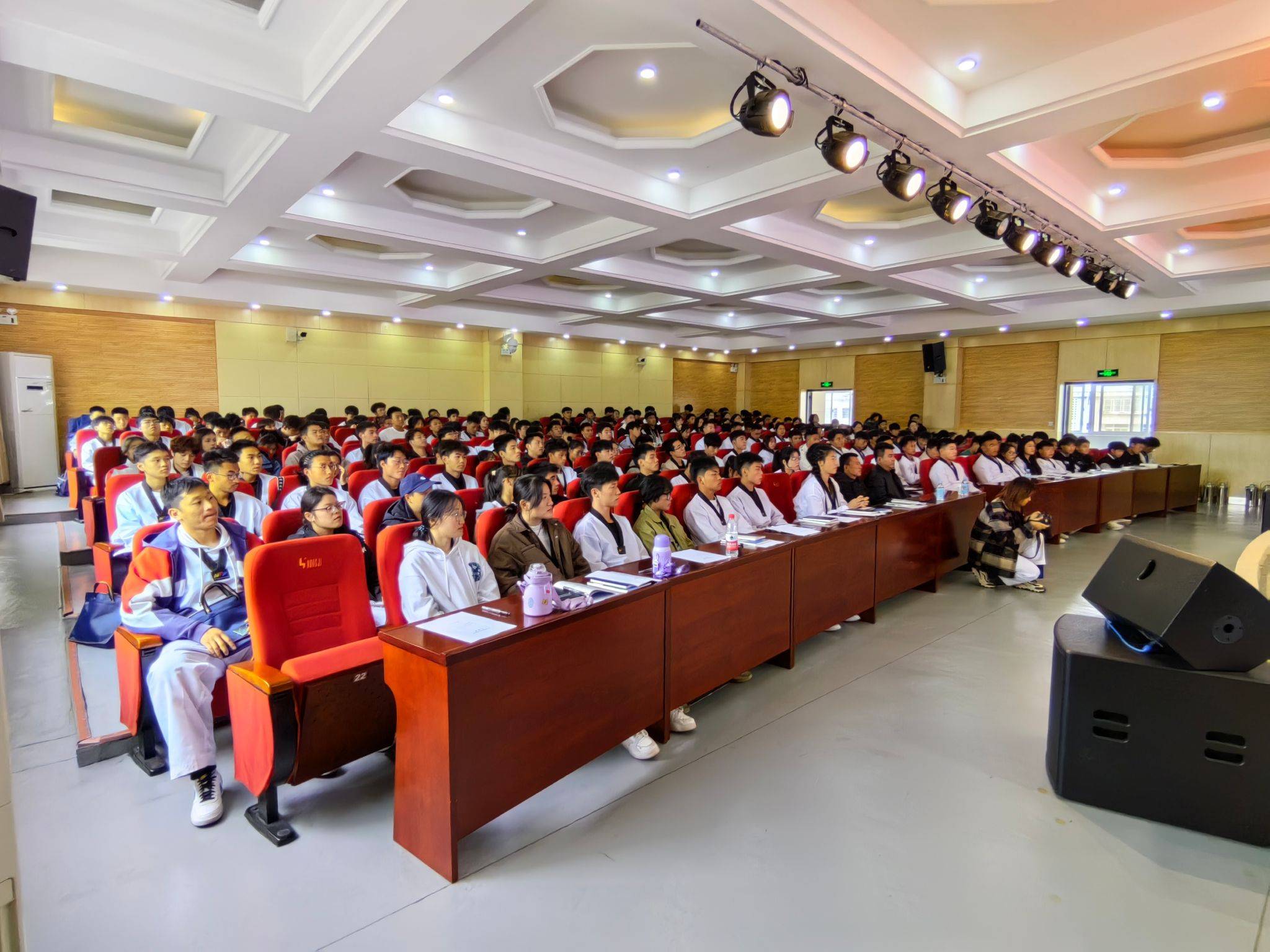 标准股份：与安康学院、陕西省纺织行业协会战略合作