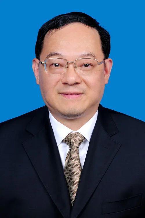 出版传媒：张东平离任 选举陈闯为公司董事长